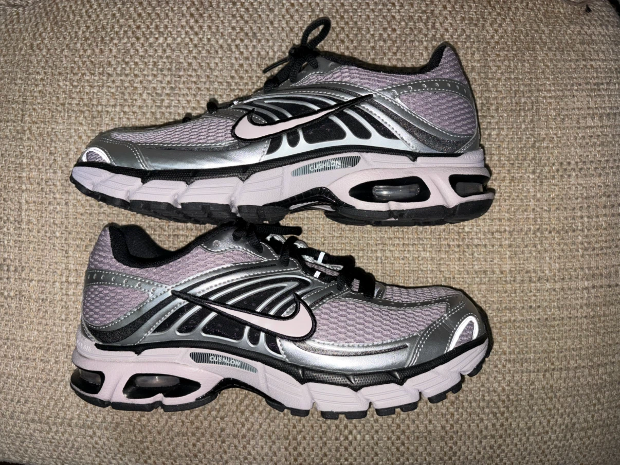 Women’s Nike Air Max Moto 2K Casual Shoes - photo 2