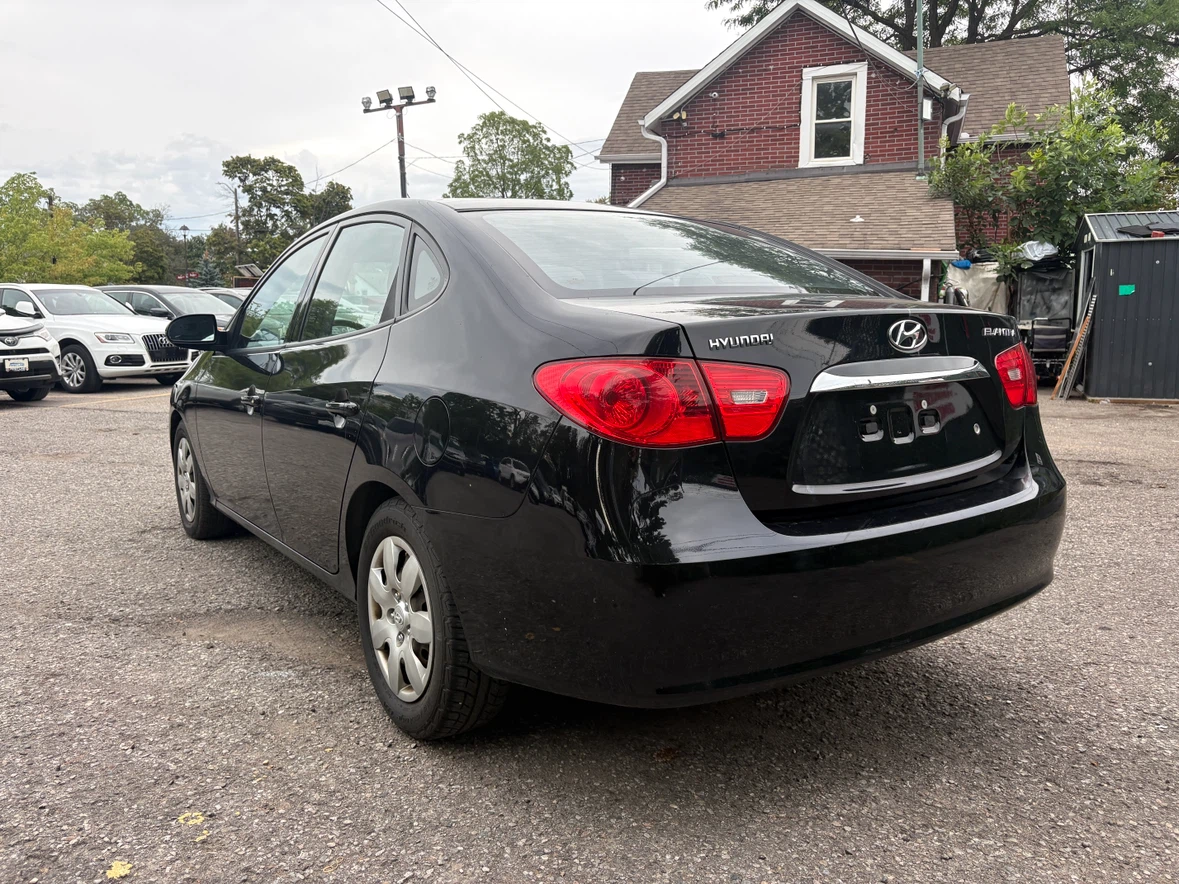 2010 Hyundai Elantra Sedan - photo 2