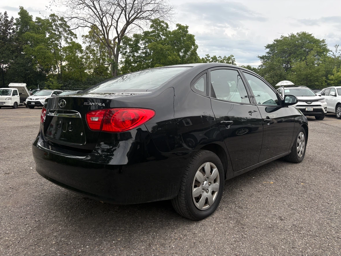 2010 Hyundai Elantra Sedan - photo 3