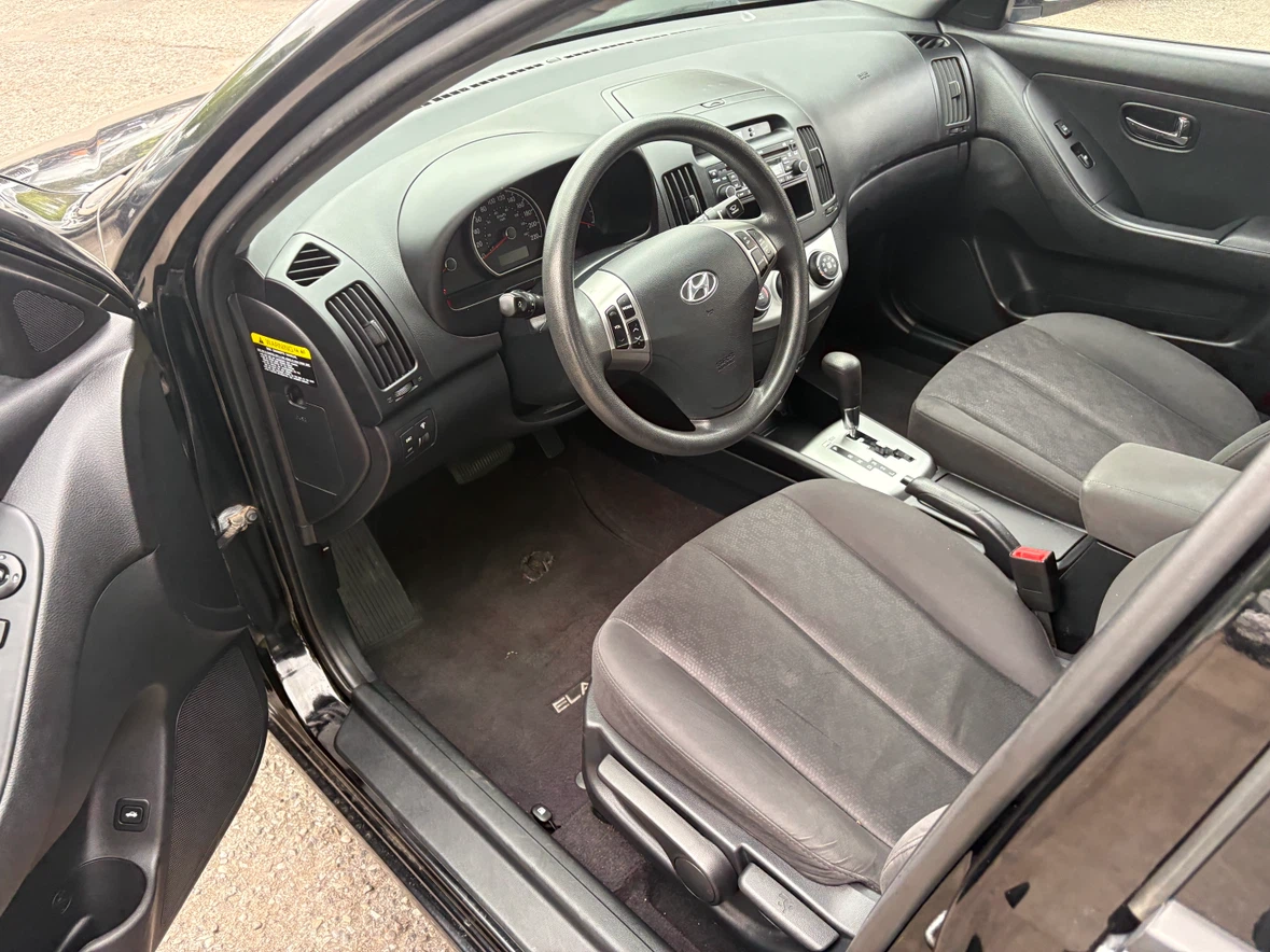 2010 Hyundai Elantra Sedan - photo 5