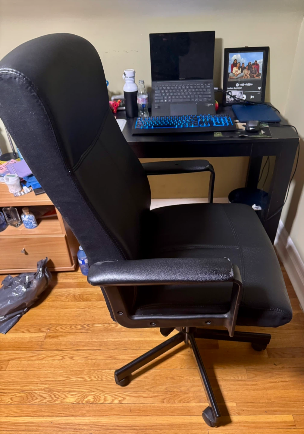 Black Swivel Chair - photo 2
