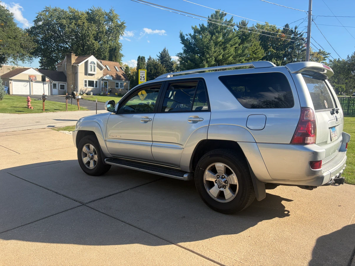 Silver Toyota 4Runner Limited 4WD