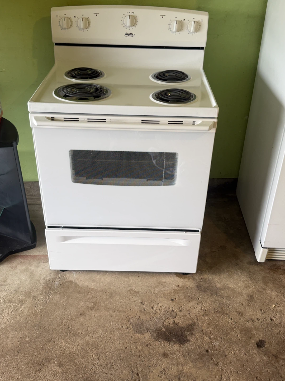 Inglis White Electric Stove - photo 3