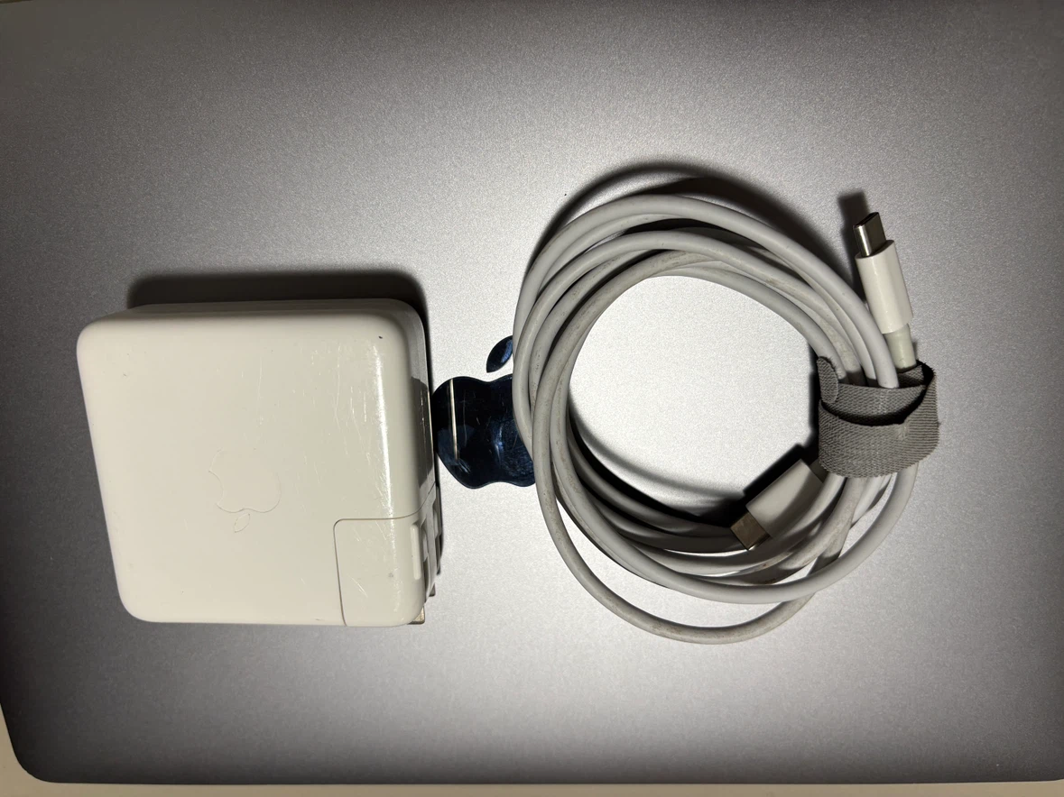 Apple MacBook Pro - 16GB RAM, 1TB Storage (Great Condition) - photo 4