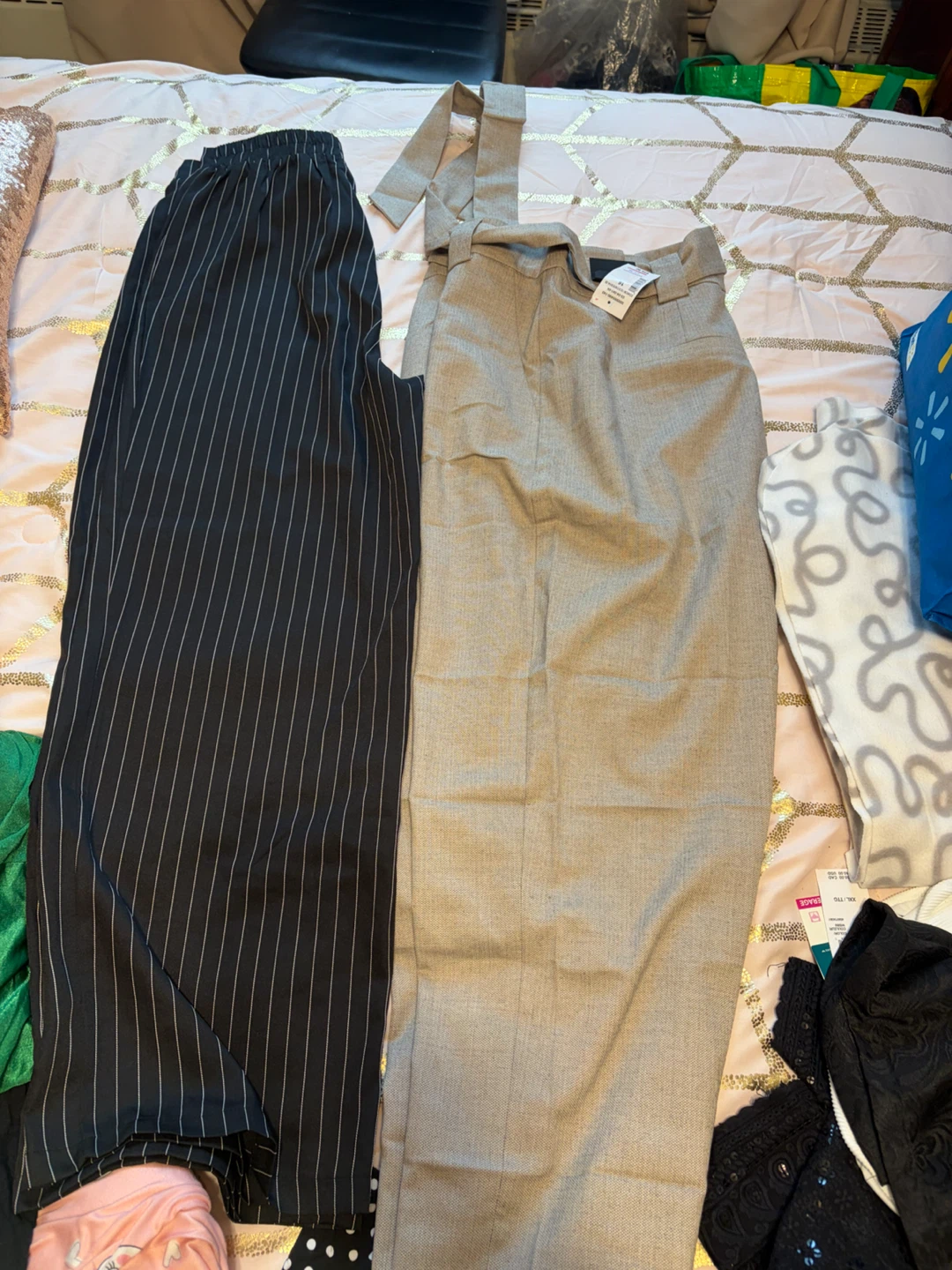 Roots Cabin Hoodie all. 50$