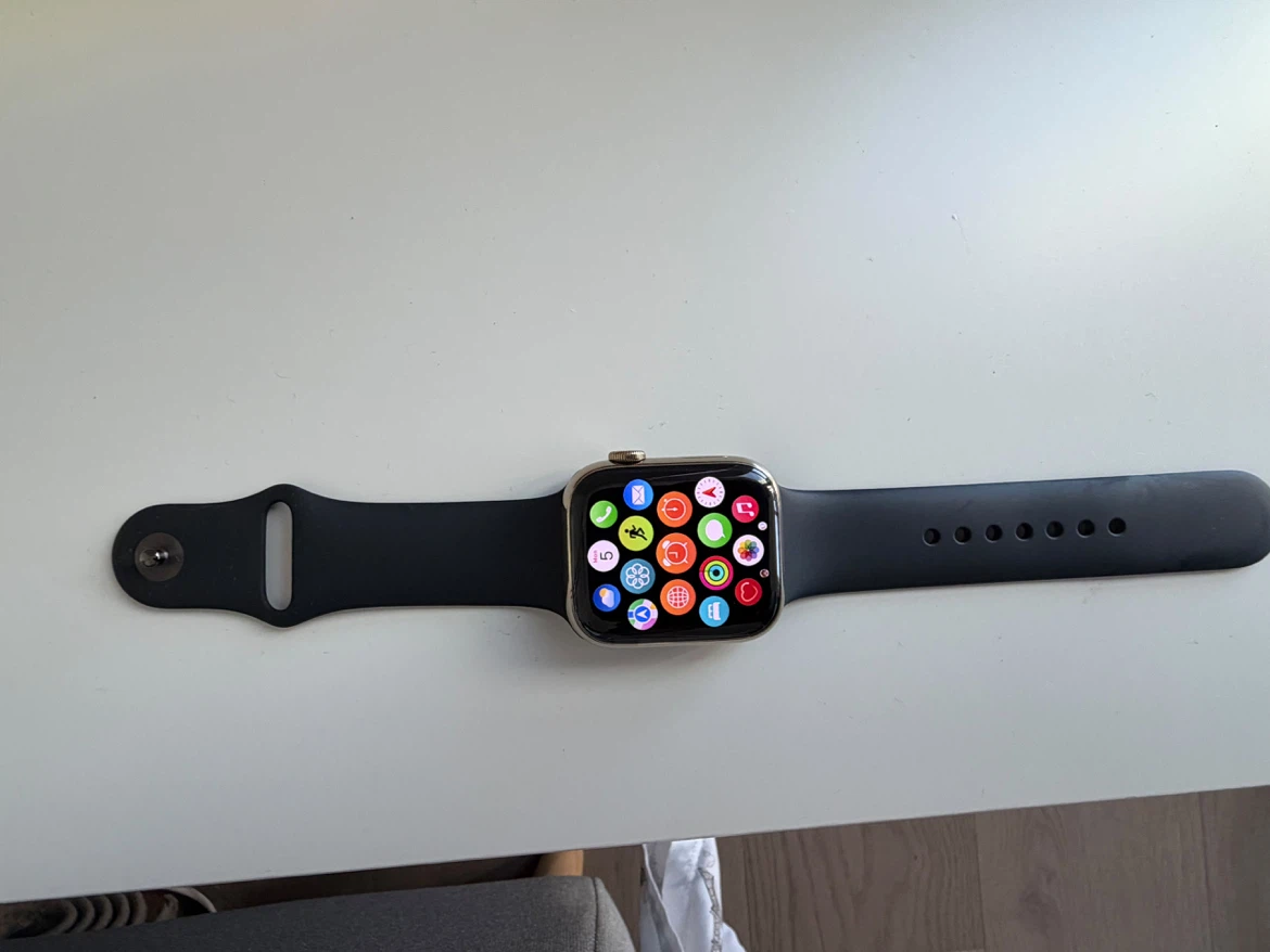 Apple Watch Gold Stainless Steel 45mm - photo 3