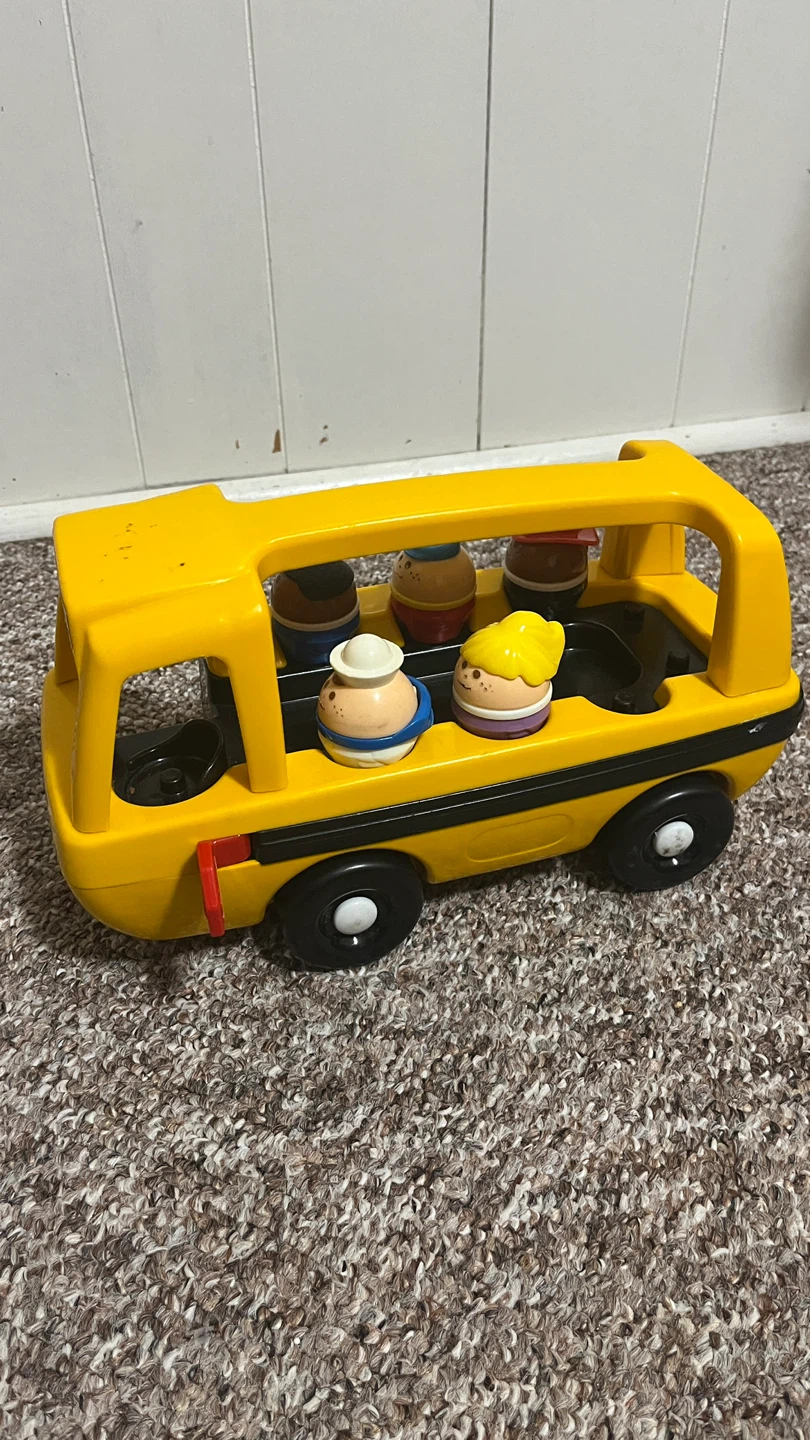Vintage 1988 Little Tikes Yellow School Bus w/ 5 Figurines