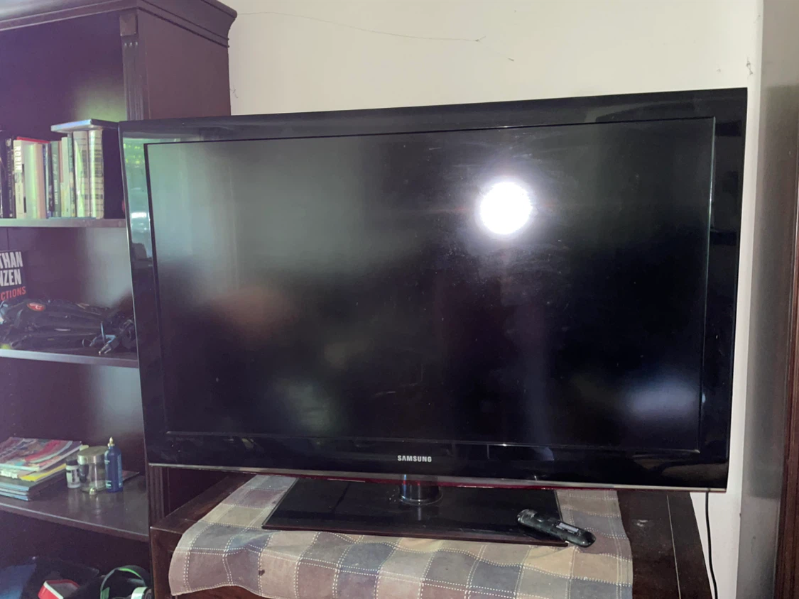 Samsung LCD TV with Roku Express - photo 2