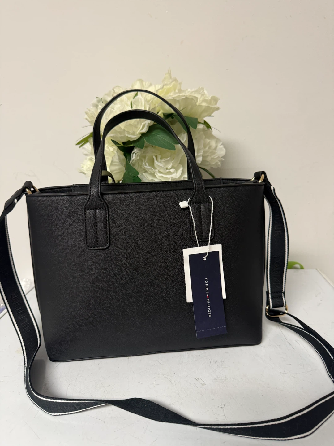 Tommy Hilfiger Black Satchel Handbag - photo 2