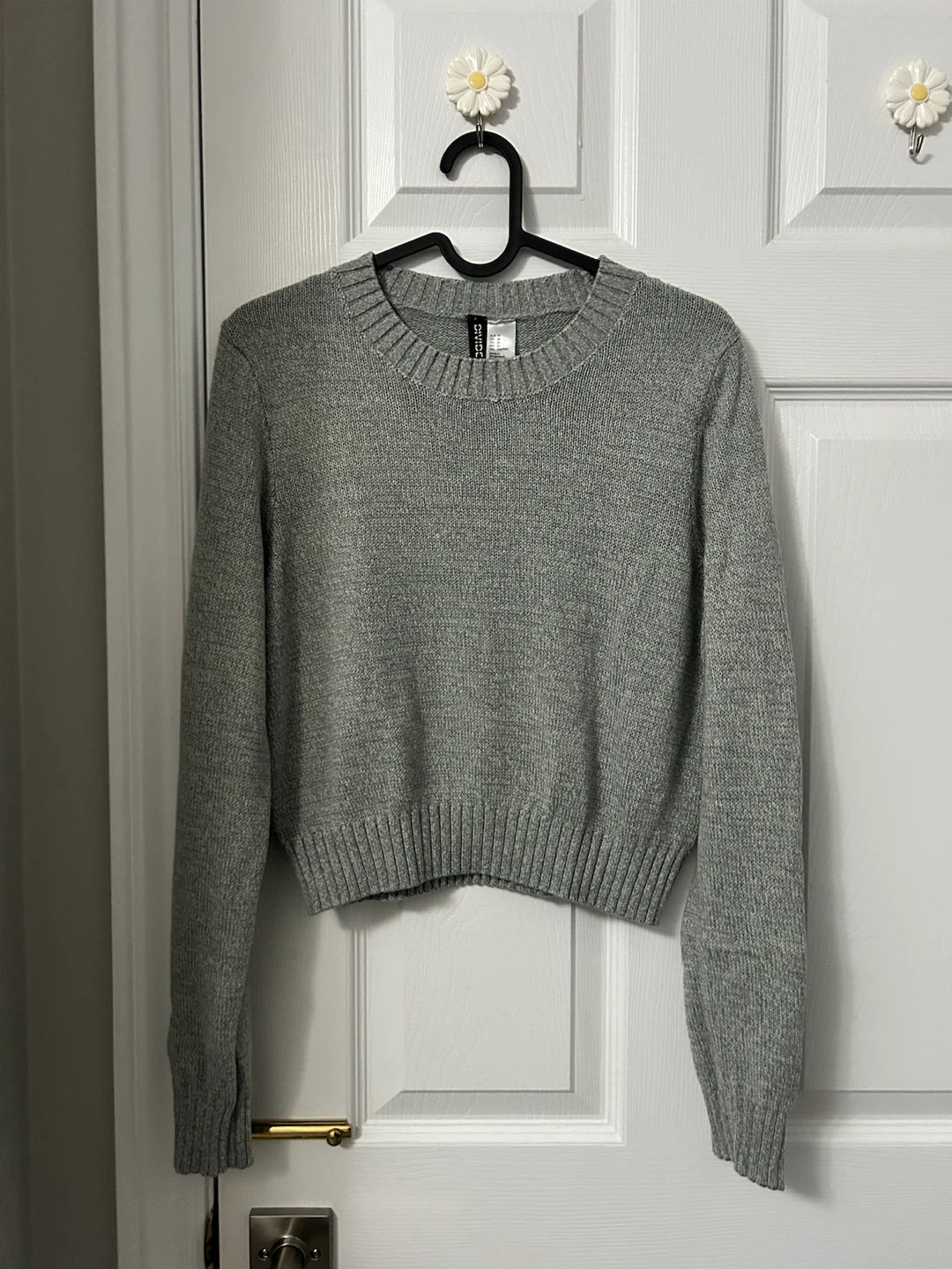 H&M Divided Grey Cropped Knit Sweater - Medium
