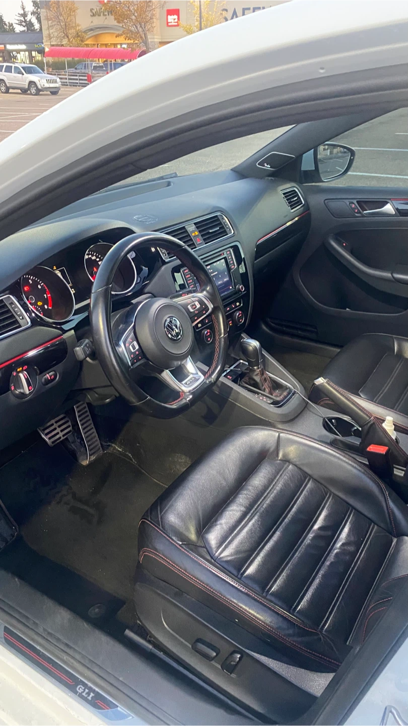 Volkswagen Jetta GLI - photo 4