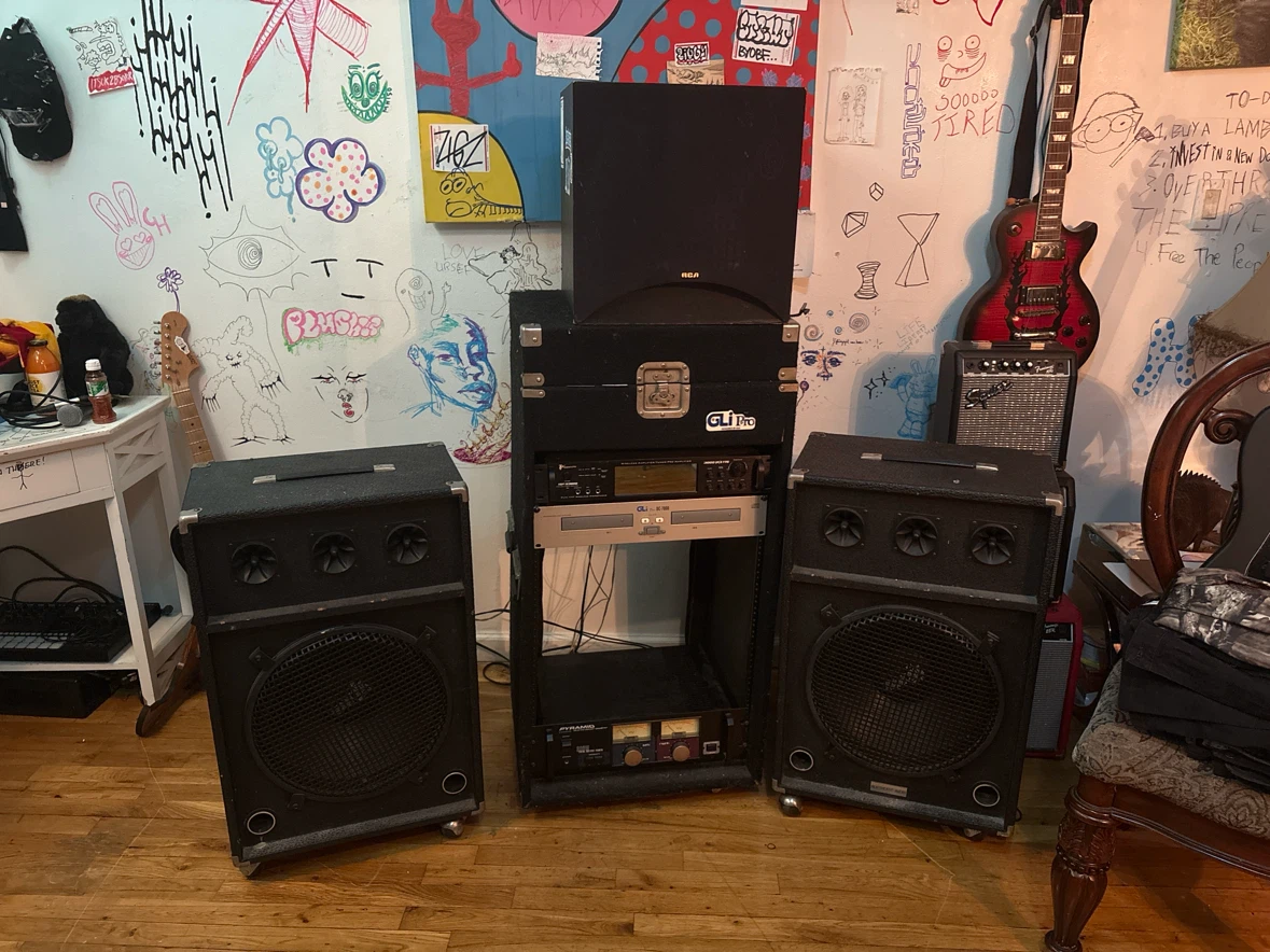 Pyramid PA800X Amplifier and Northeast Audio Speaker Set