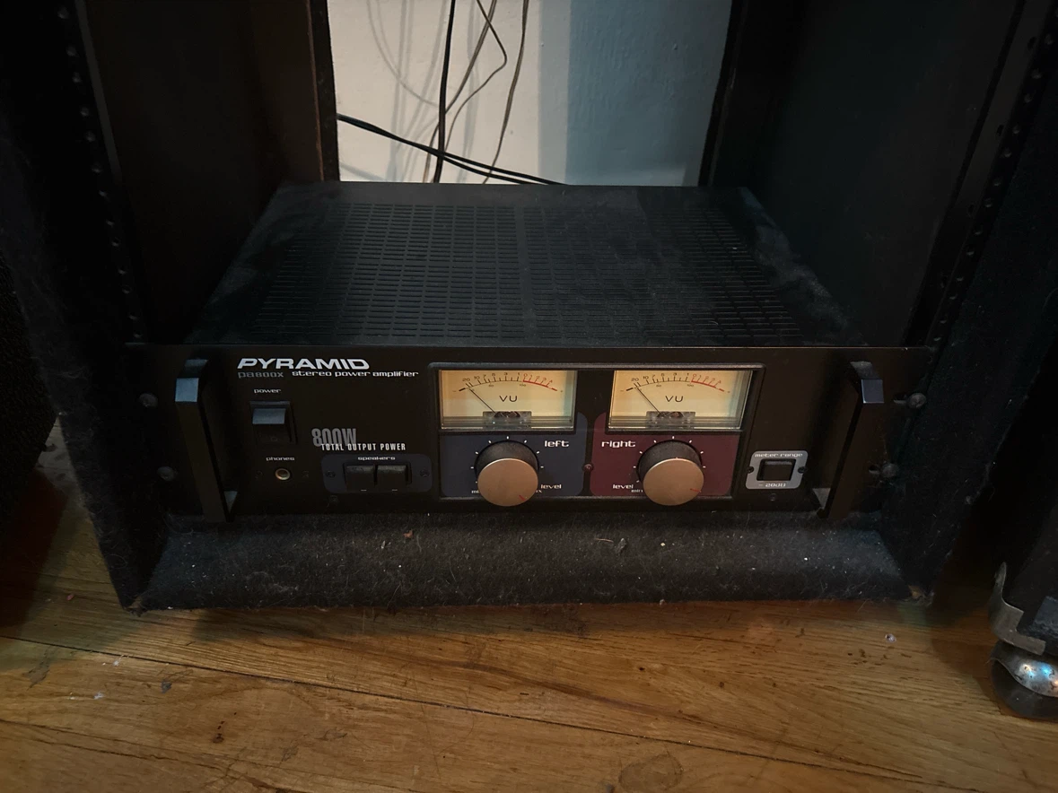 Pyramid PA800X Amplifier and Northeast Audio Speaker Set - photo 4