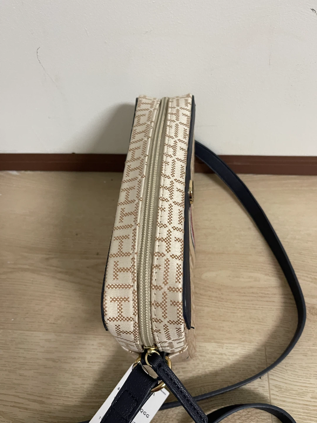 Tommy Hilfiger Monogram Crossbody Bag - photo 3
