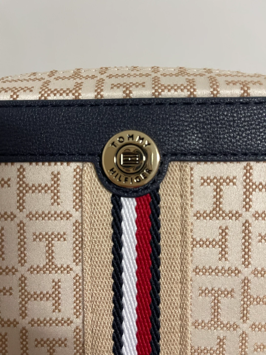 Tommy Hilfiger Monogram Crossbody Bag - photo 4