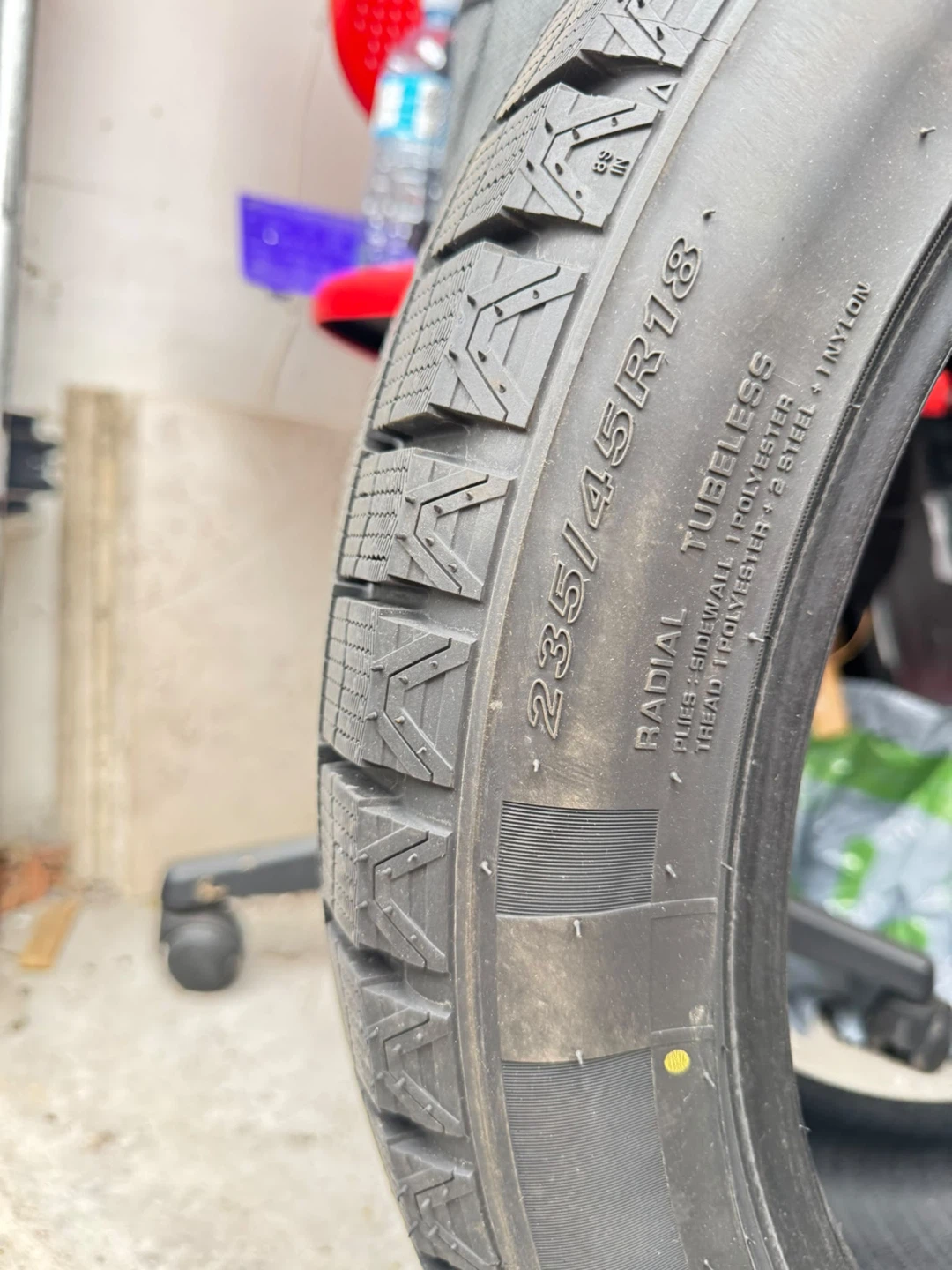 Nexen Winguard Ice 4 winter Tire 235/45R18