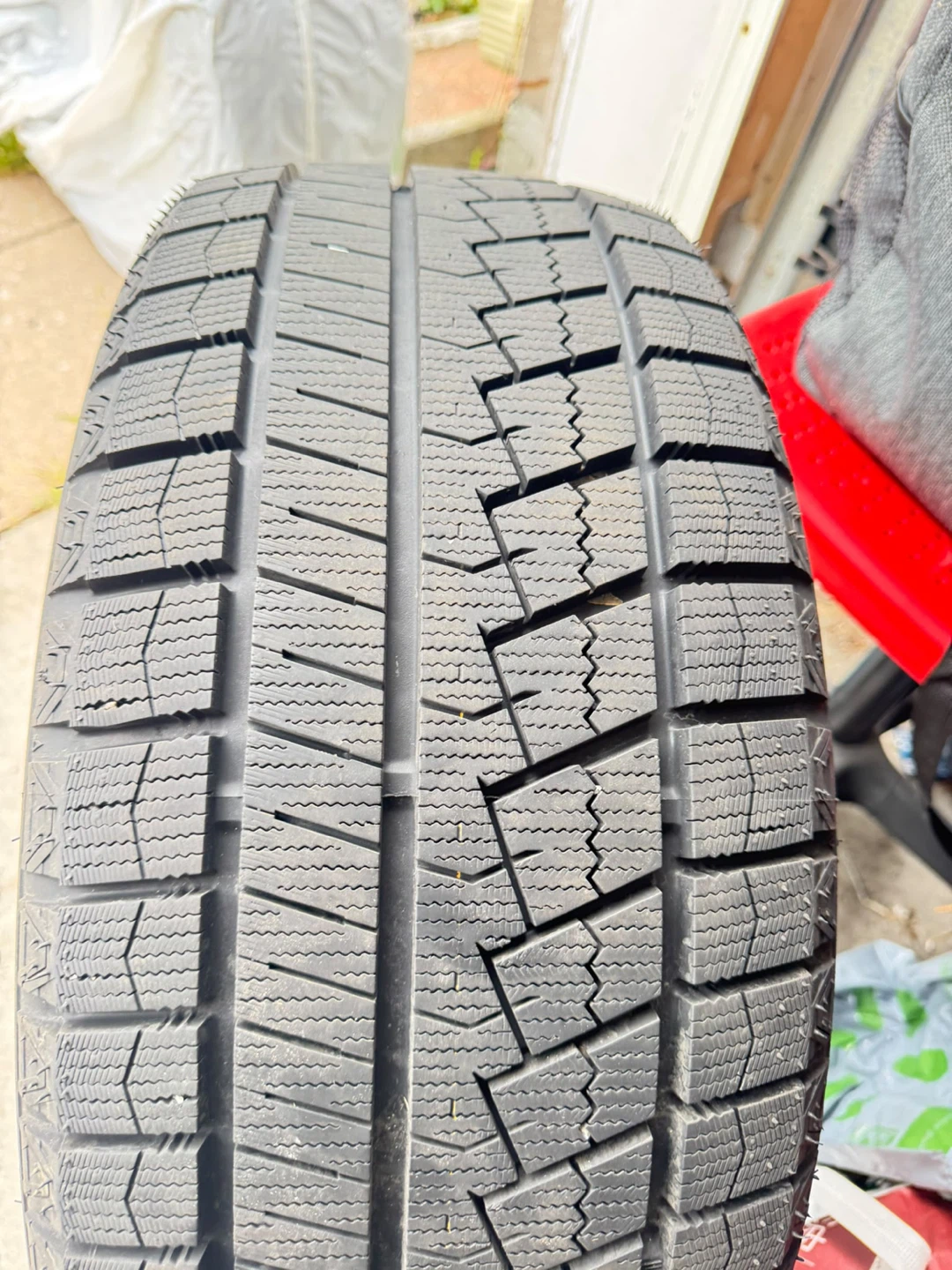 Nexen Winguard Ice 4 winter Tire 235/45R18 - photo 2