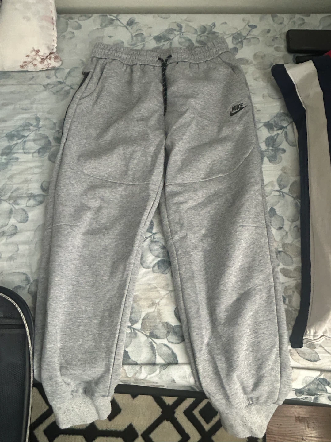 Nike Grey Joggers - photo 3