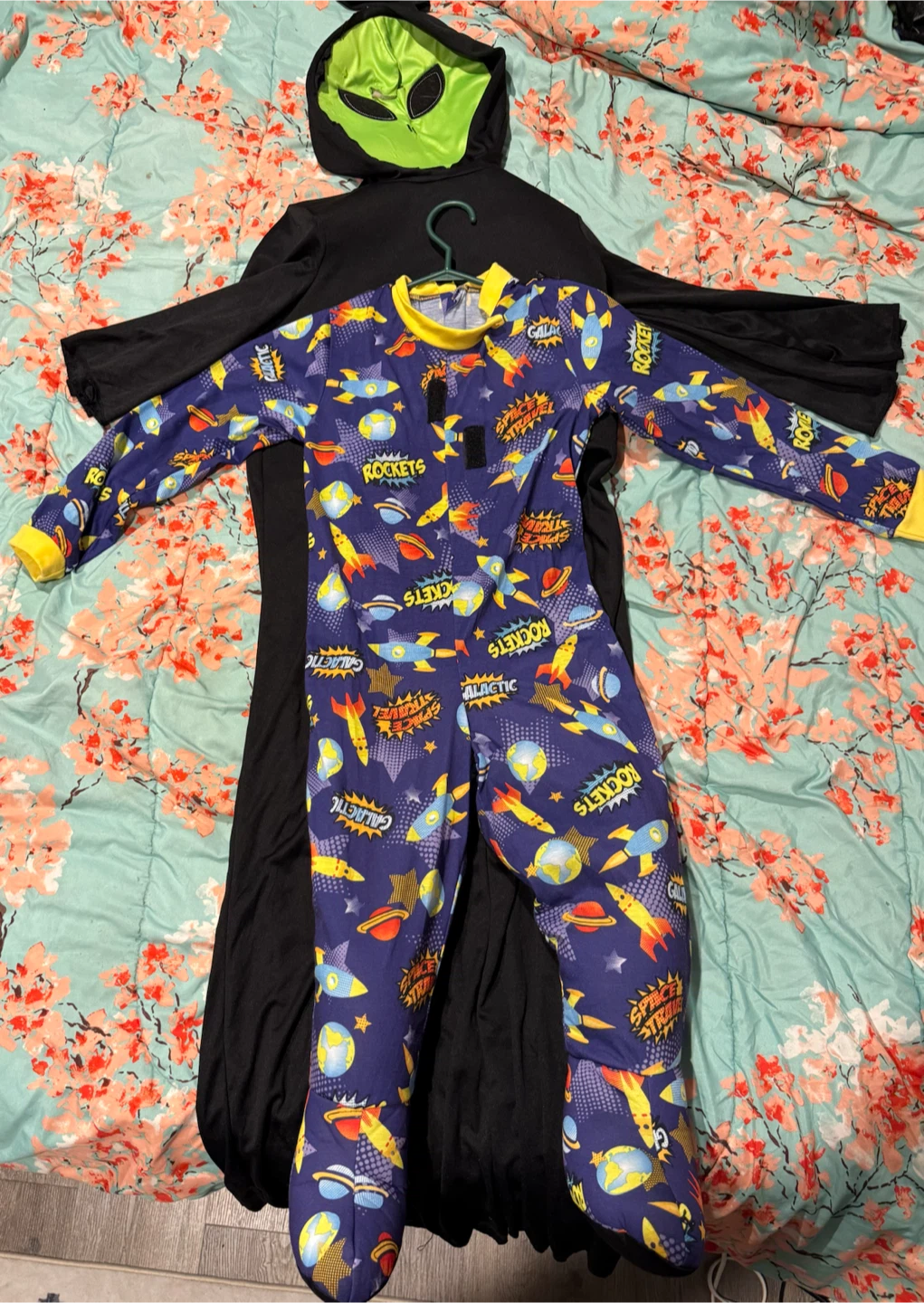 Different Sets of Halloween Costumes - photo 3