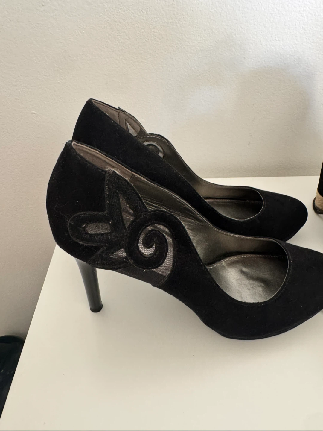 Bandolino Black Suede Heels - photo 2