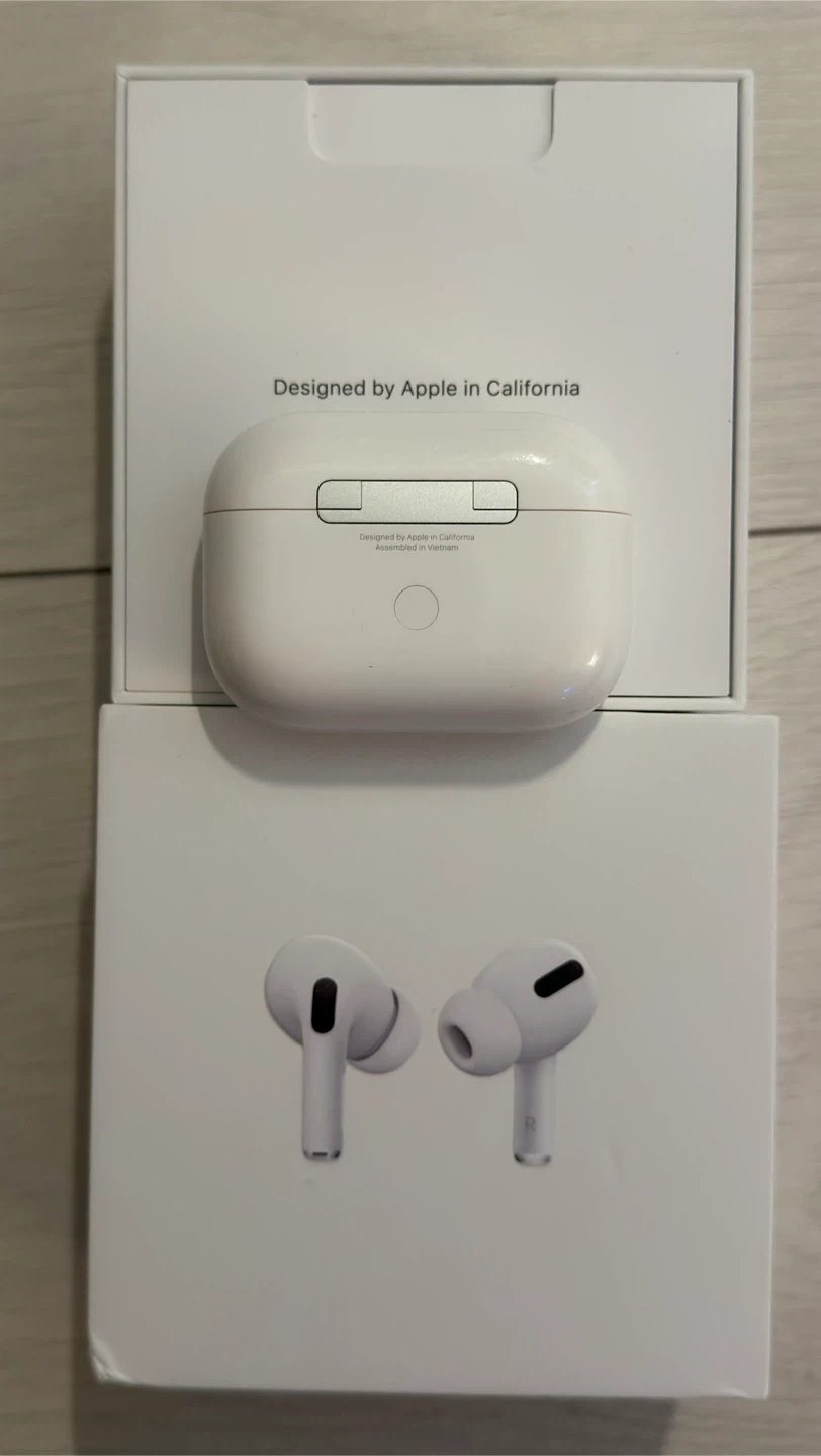 Apple AirPods Pro 1st Gen - photo 2