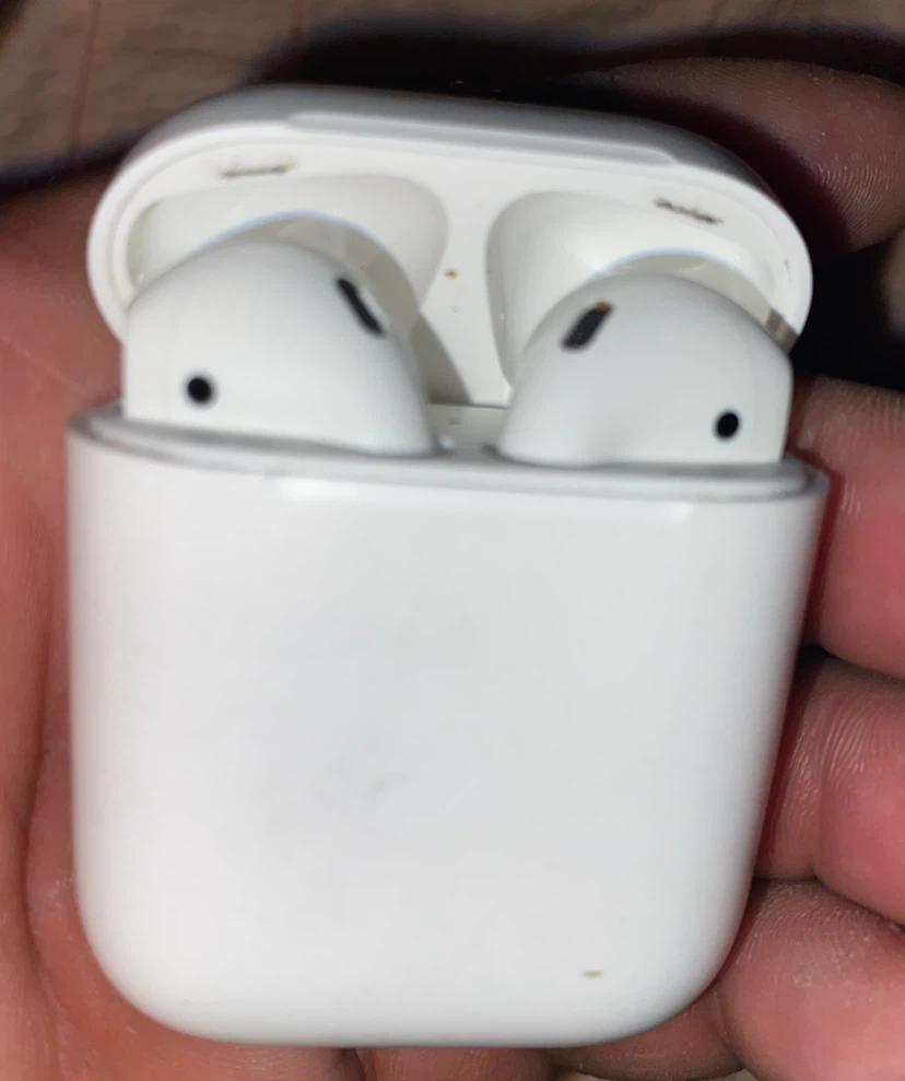 Apple AirPods with case