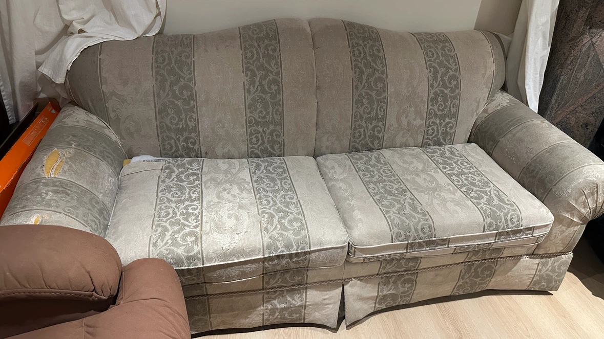 Damask Pattern Two-Seater Sofa - photo 3