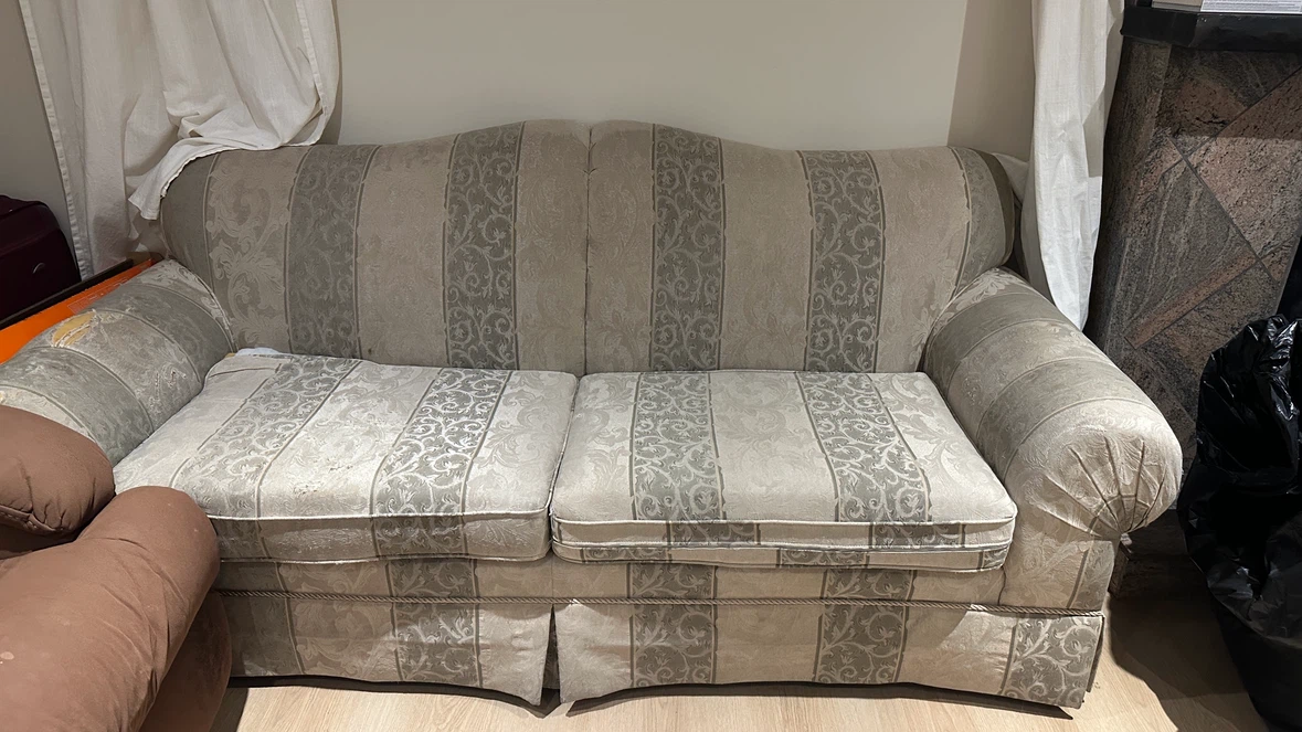 Damask Pattern Two-Seater Sofa - photo 4