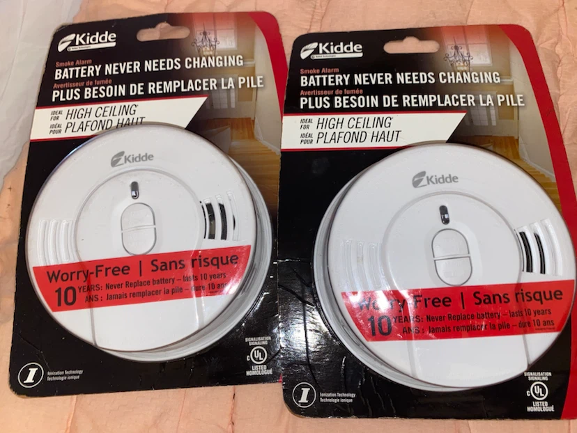2 Kidde Worry-Free Smoke Alarms