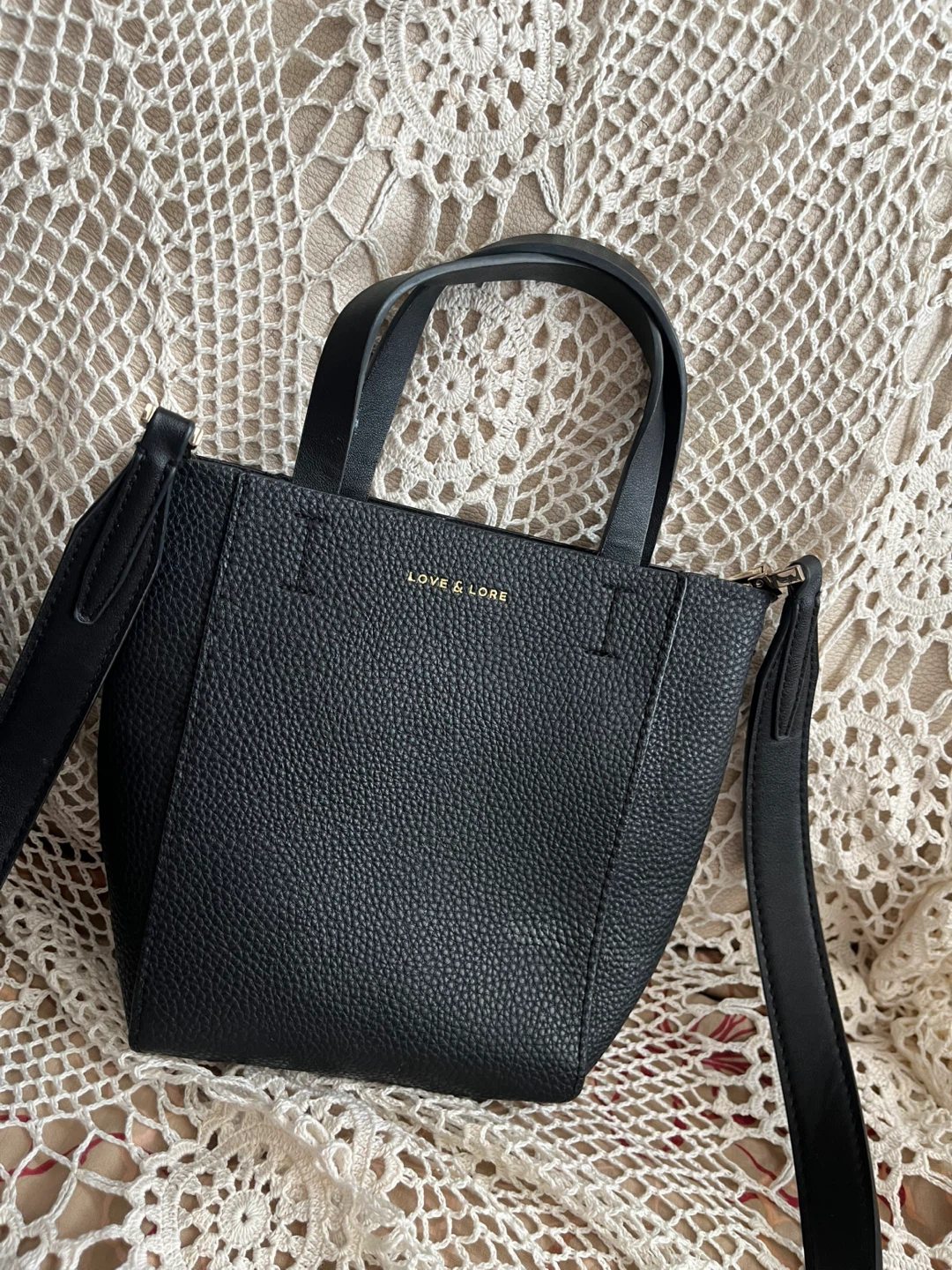 Love & Lore Handbag Set, new condition, never used - photo 5