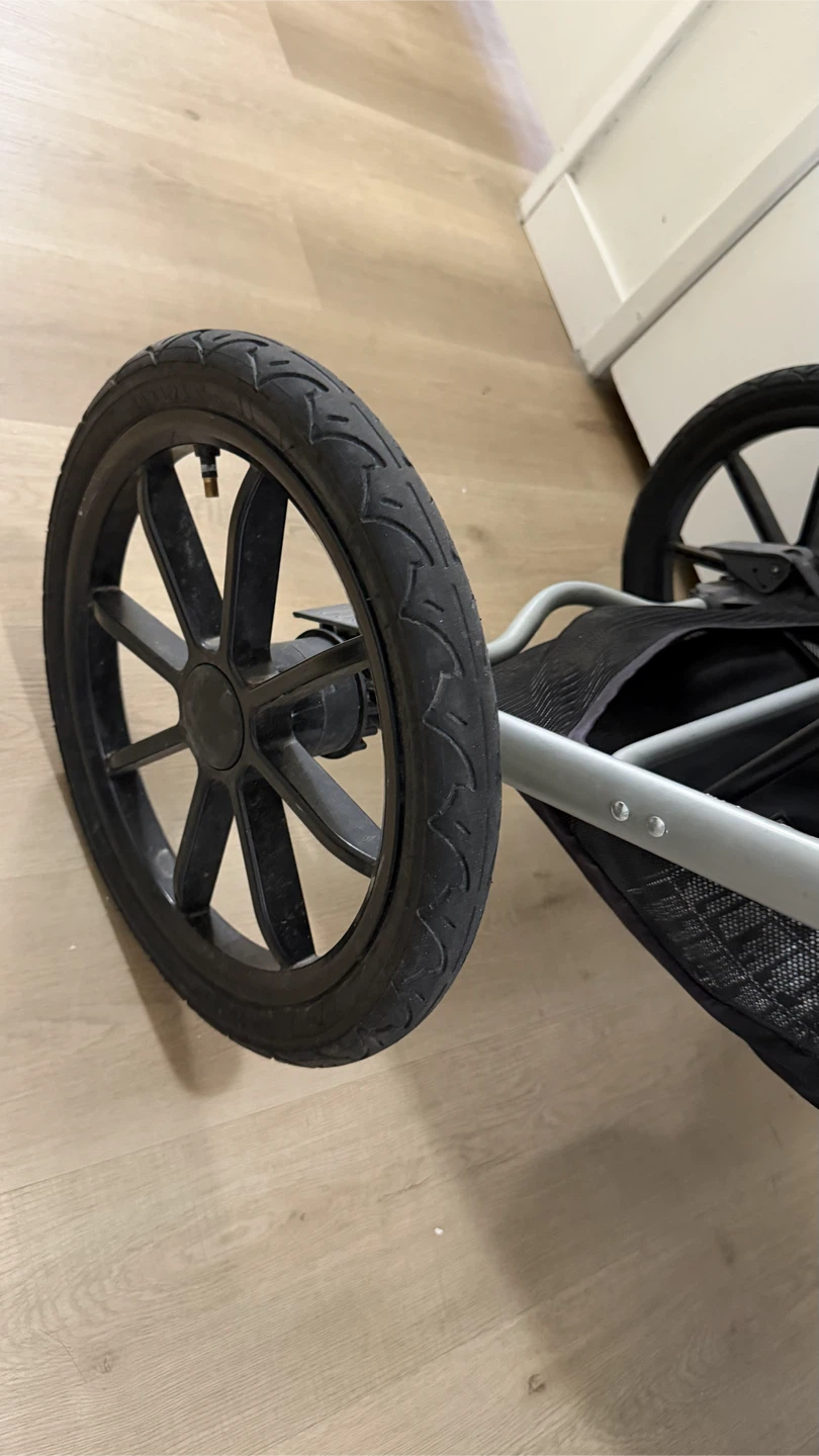 Evenflo Jogging Stroller with Car Seat - photo 2