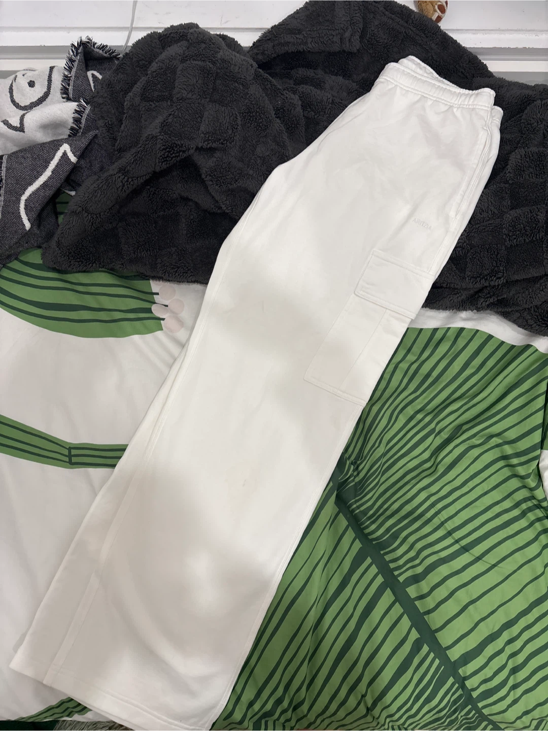 Aritzia Cargo Sweatpants - photo 2