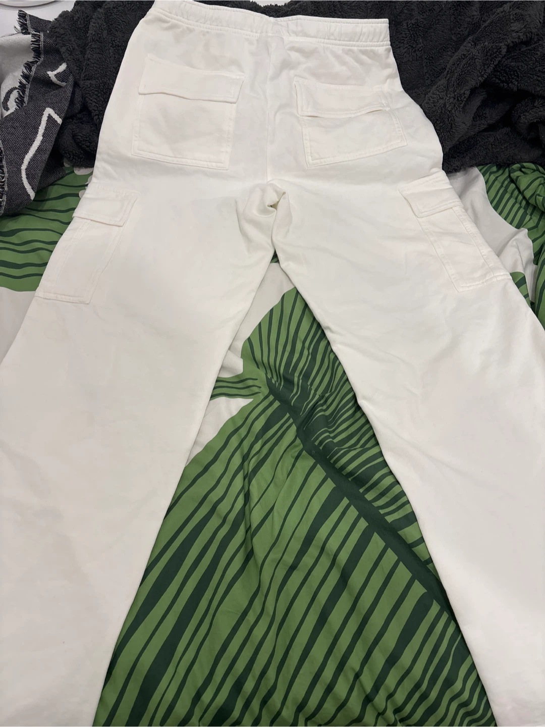 Aritzia Cargo Sweatpants - photo 3