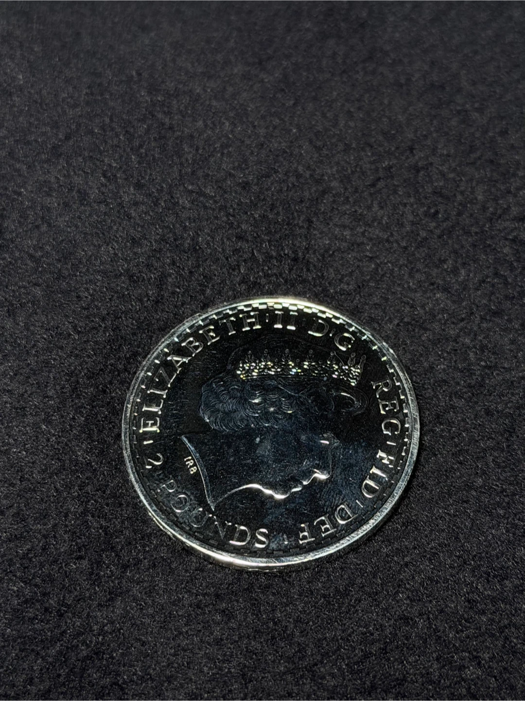 2014 British Britannia 1 oz Fine Silver Coin - photo 2