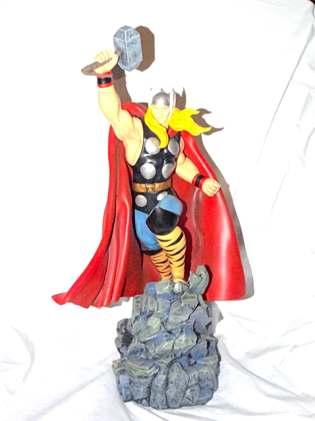 Bowen Designs The Mighty Thor Classic Statue - photo 2