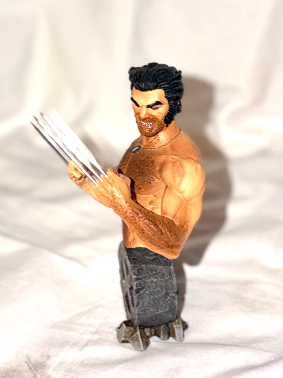 Diamond Select Toys X-Men Wolverine Bust - photo 5