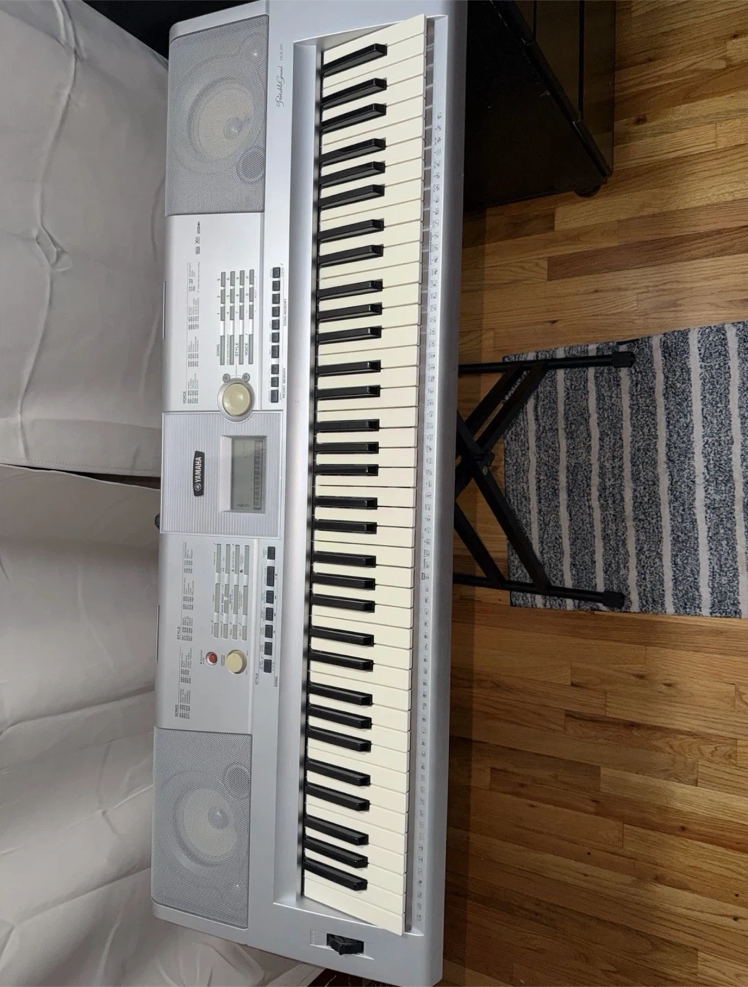 Yamaha DGX- 205 Portable Grand Piano w/Power Supply & Stand