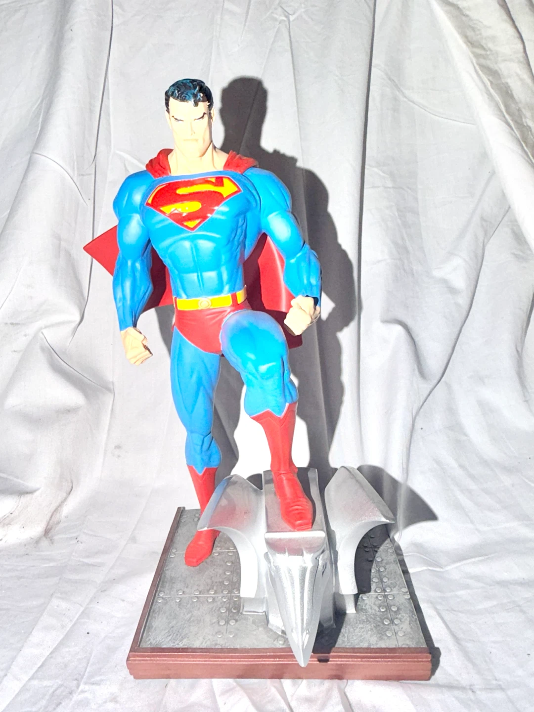 Jim Lee Superman Limited Edition Collectible Statue - photo 2