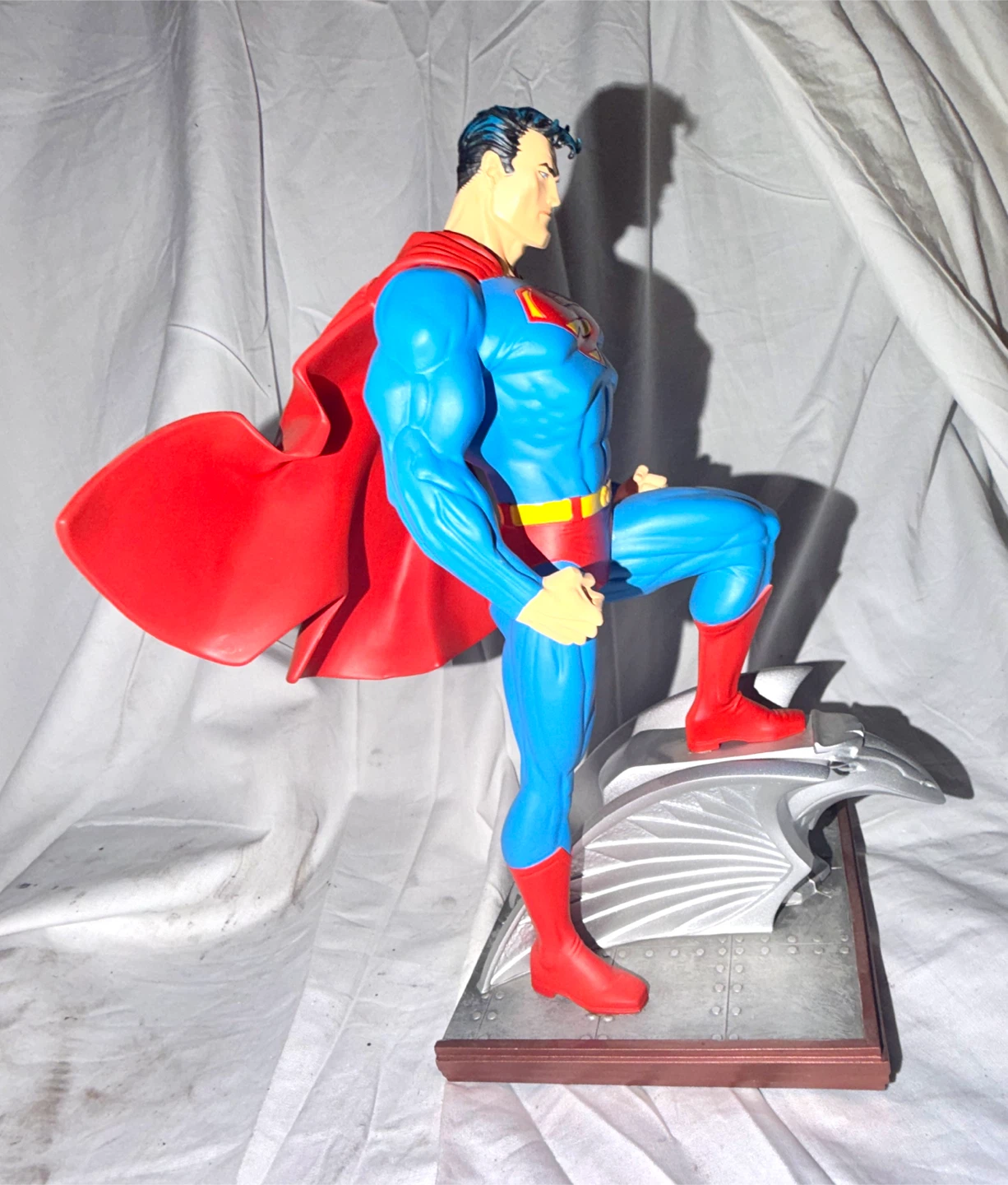 Jim Lee Superman Limited Edition Collectible Statue - photo 3