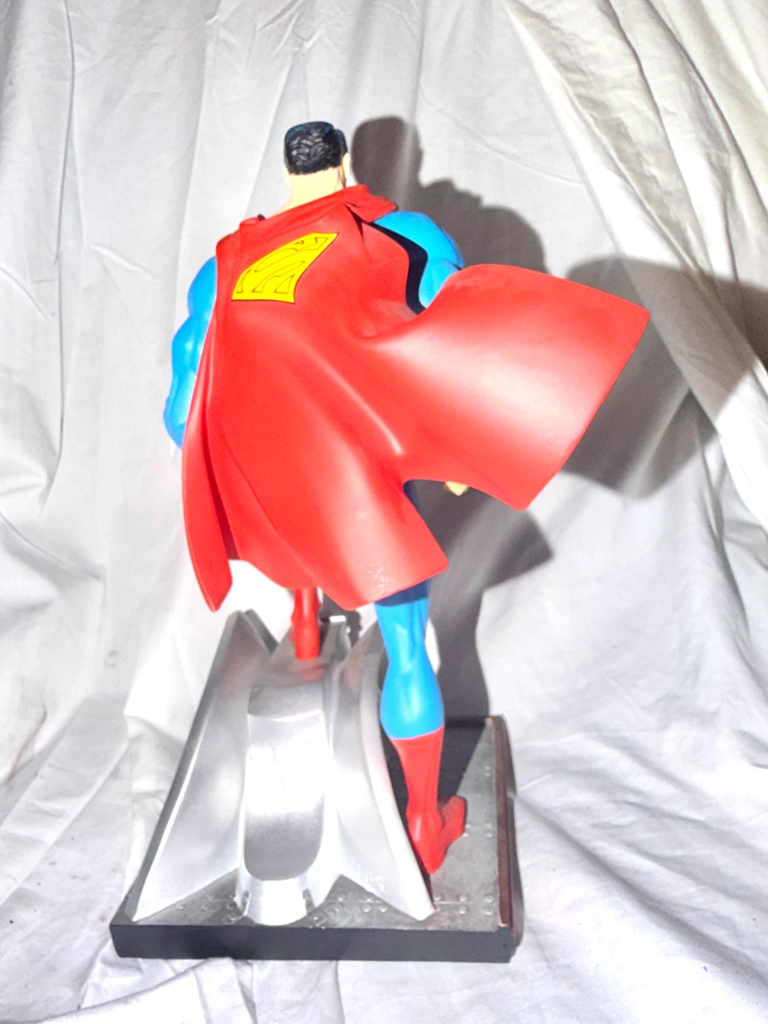Jim Lee Superman Limited Edition Collectible Statue - photo 4