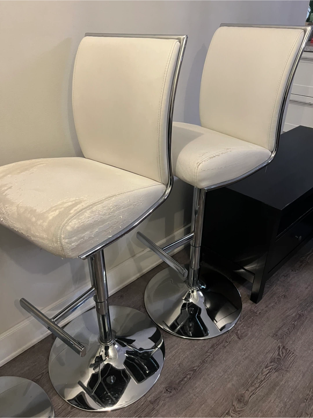 Set of 3 White Bar Stools + TV stand - photo 3