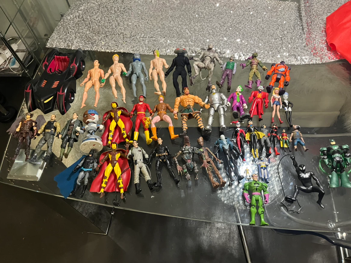 Large assortment of DC and Marvel action figures - photo 2