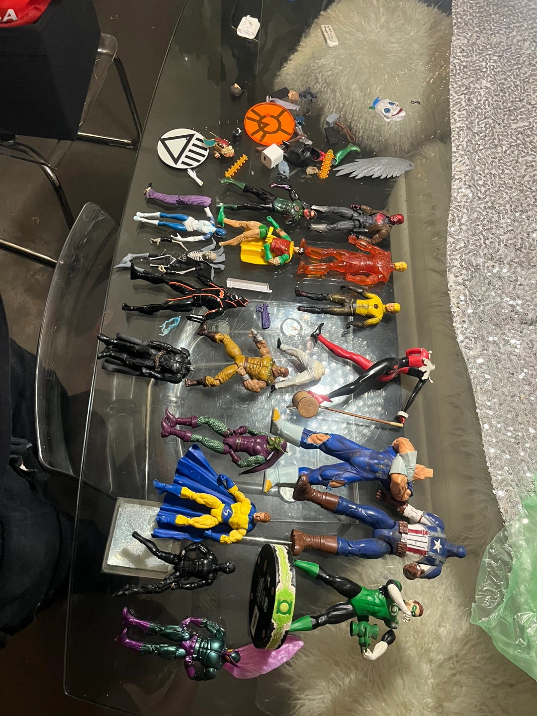 Assorted broken marvel/ DC Multiverse Action Figures - photo 2