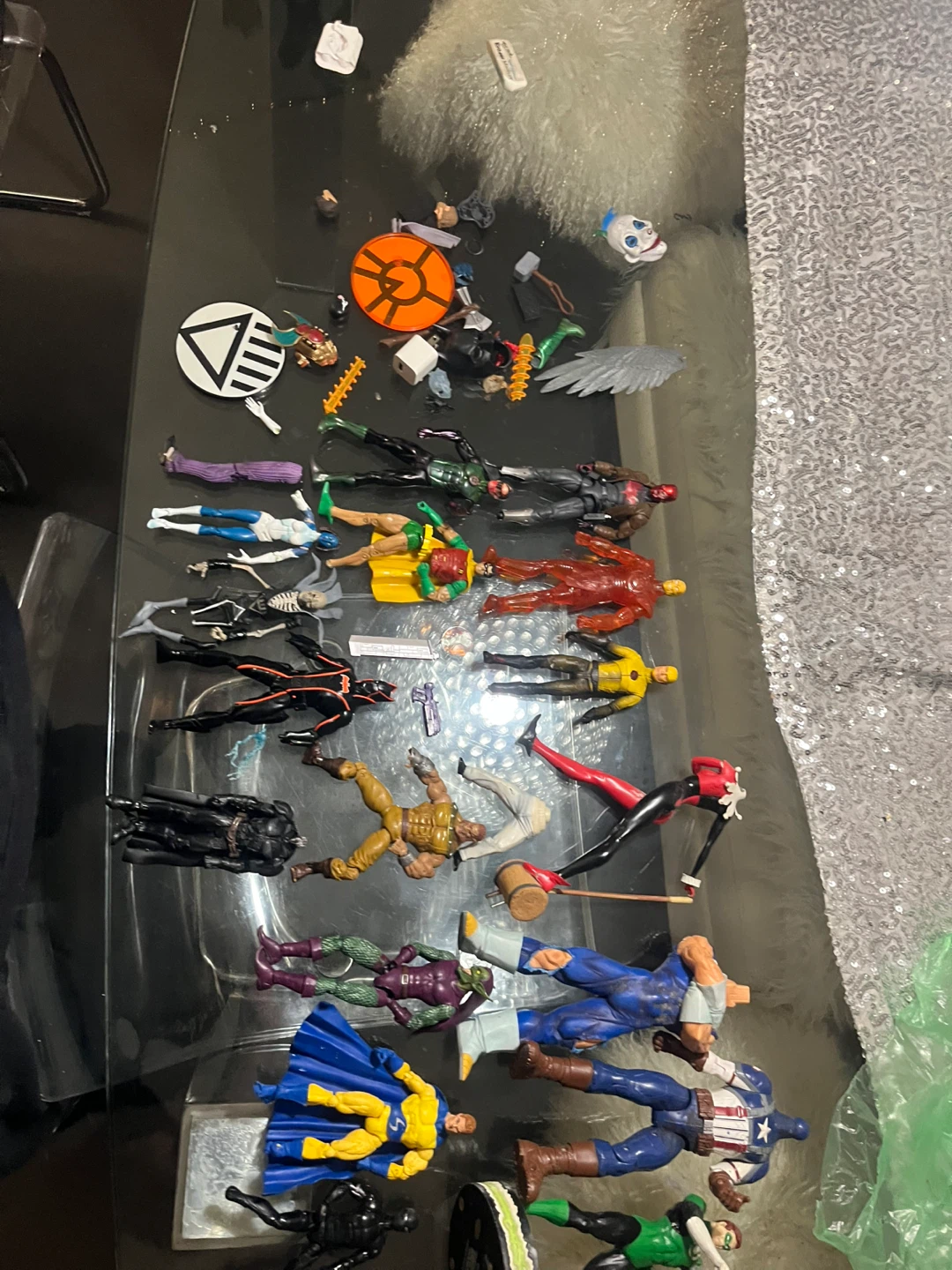 Assorted broken marvel/ DC Multiverse Action Figures - photo 3