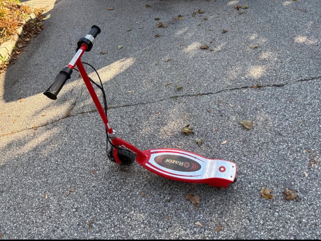 Razor E100 Electric Scooter Red - photo 3