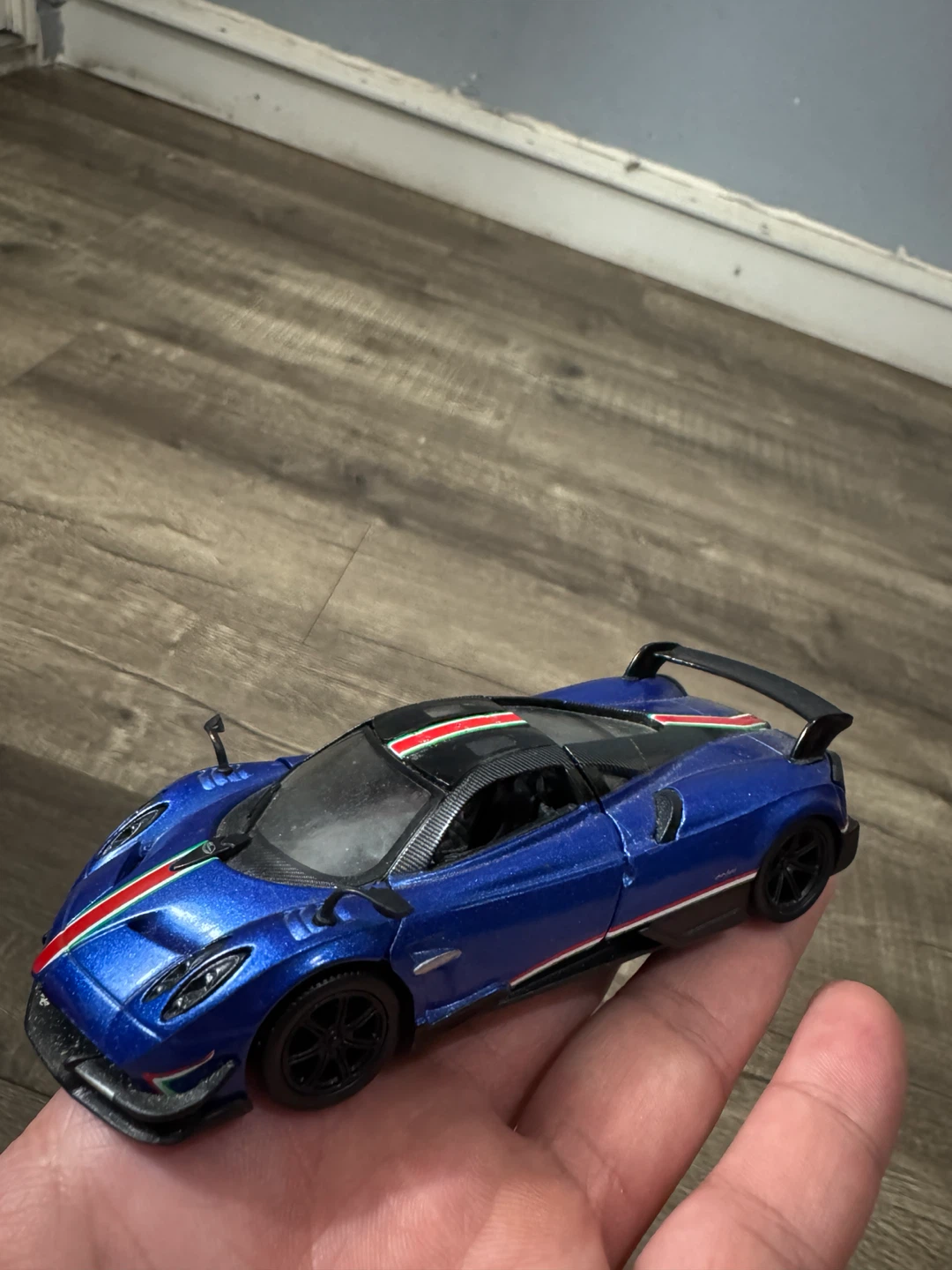 Pagani Huayra Die-cast Model Car