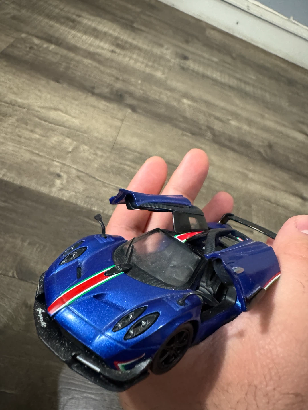 Pagani Huayra Die-cast Model Car - photo 2