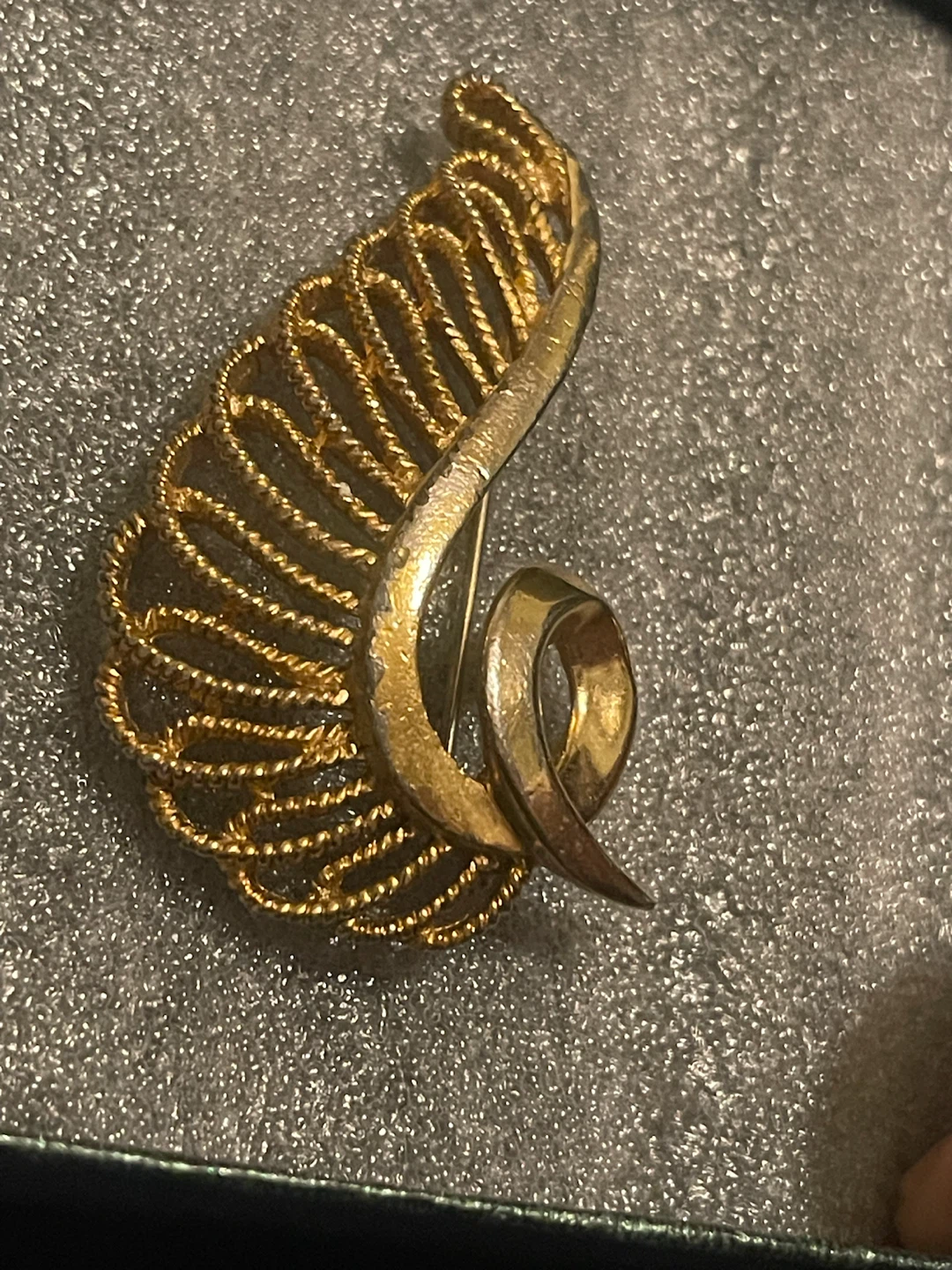 Vintage Gold-Tone Wing Brooch - photo 3