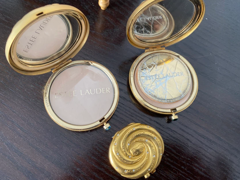 3 Estee Lauder Collectible Compacts take all for 20.00 - photo 2