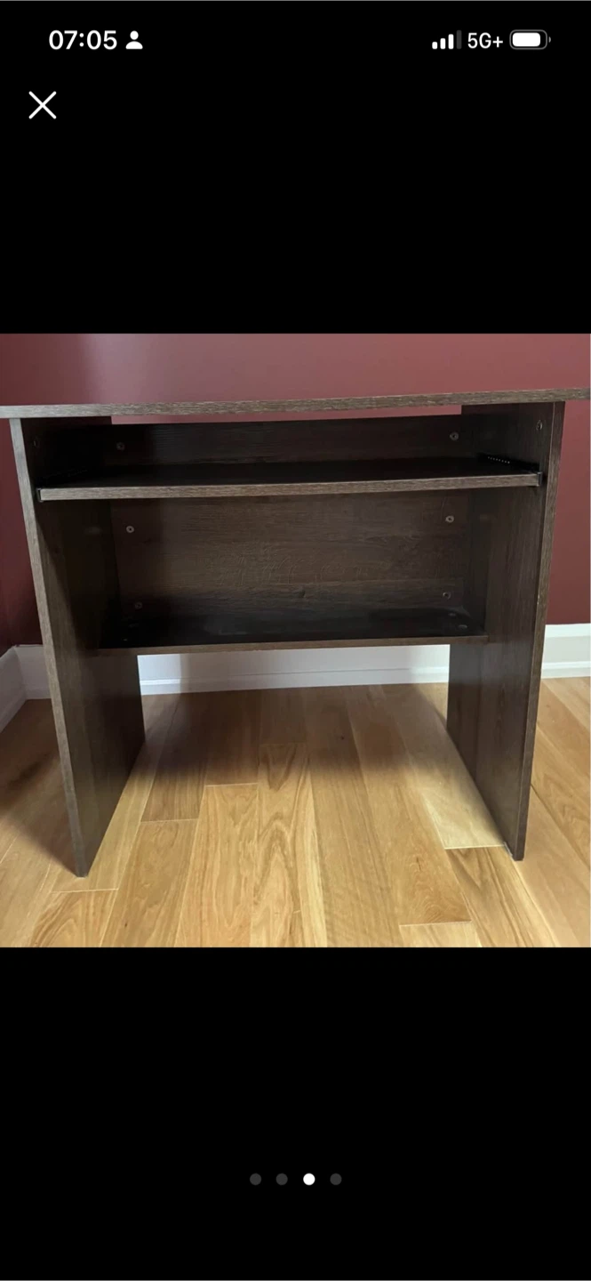 Small desk with keyboard tray - photo 3